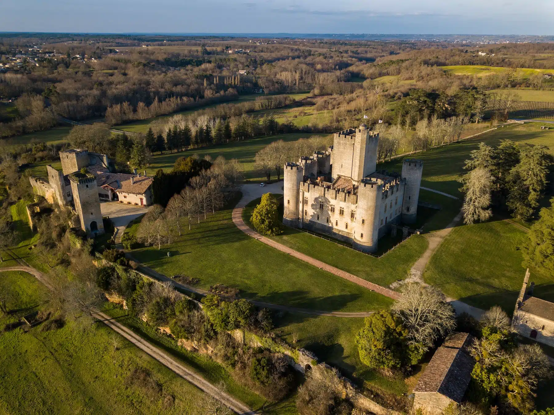 Monument incroyable vers Bordeaux : le château de Roquetaillade