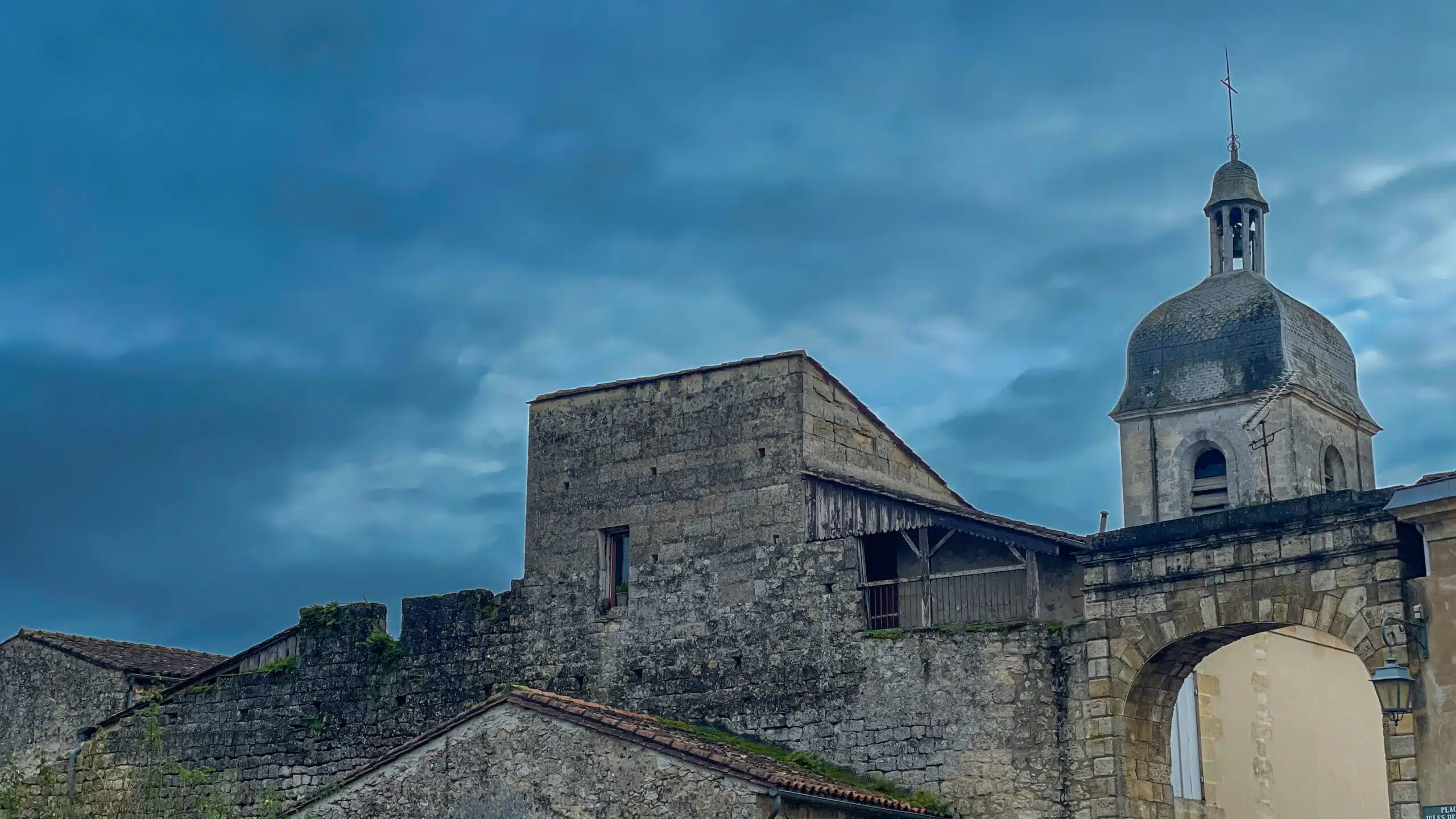 Rions, la petite Carcassonne girondine